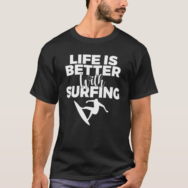 T-shirt La Vie Est Meilleure Avec Surf Wake Surfer (Devant)