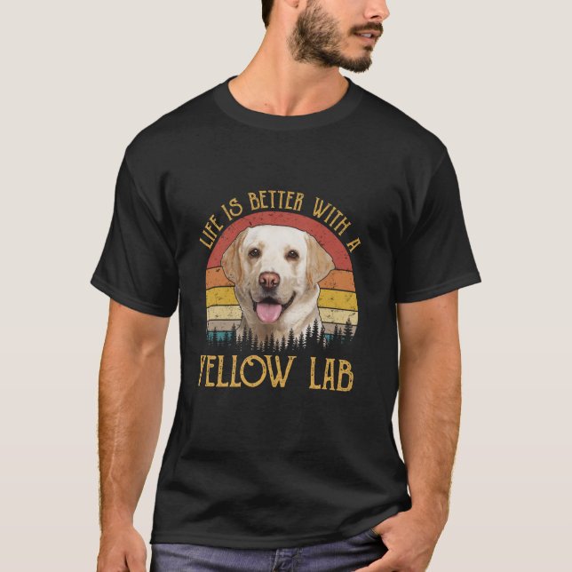 T-shirt La Vie Est Meilleure Avec Un Laboratoire Jaune Chi (Devant)
