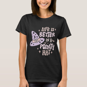 T-shirt La vie est meilleure dans un chapeau pointu Black