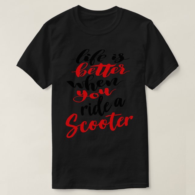 T-shirt La Vie Est Meilleure Lorsque Vous Roulez En Scoote (Design devant)
