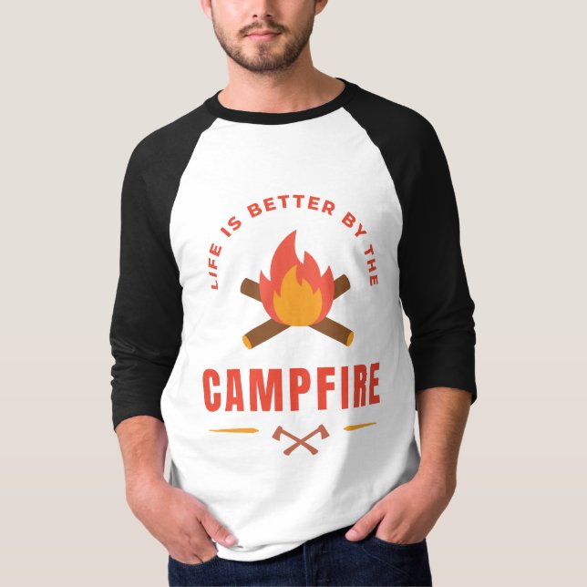 T-shirt La vie est meilleure par le feu de camp (Devant)