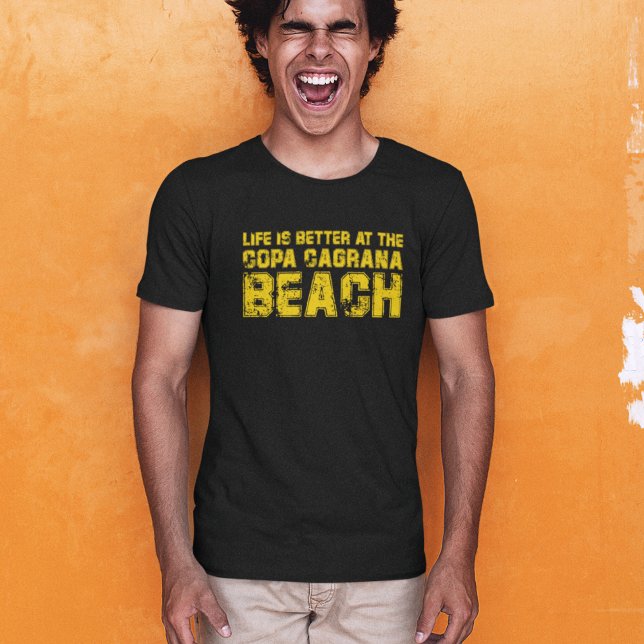 T-shirt La vie est meilleure que la baie de Copa (Dieses schwarze T-Shirt mit dem gelben Slogan vermittelt  das Gefühl von Sonne, Sand und Freizeit.)