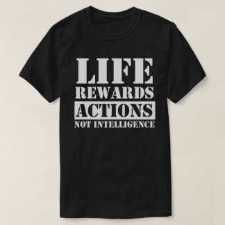 T-shirt la vie récompense les actions et non les intellige