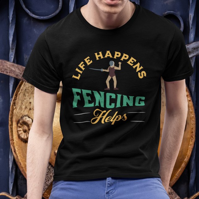 T-shirt La vie se déroule en clôtures aide (Life Happens Fencing Helps Shirts for Fencers)