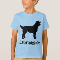 Labradoodle avec le texte frais (dans le noir)