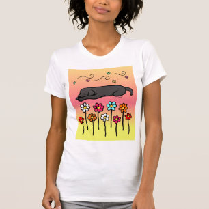 T-shirt Labrador noir dormant dans le jardin