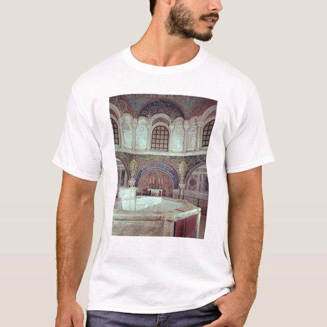 T-shirt L'abside avec la police baptismale (Devant)