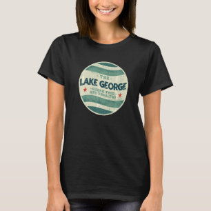 T-shirt Lake George Shark Camping gratuit et non salé New