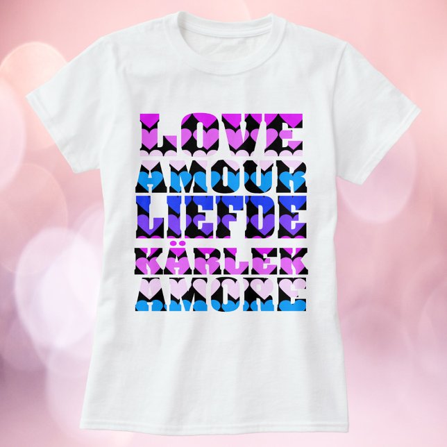 T-shirt L'amour dans plusieurs langues Coeurs rose violet  (A tshirt that says love in a variety of foreign languages in a pink, purple and blue color scheme.)