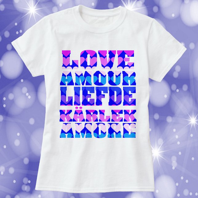T-shirt L'amour dans plusieurs langues Rose violet bleu (A shirt that says love in a variety of languages with pink, blue and purple hearts.)