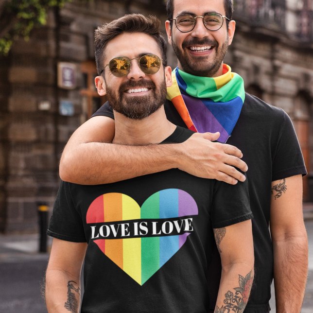 T-shirt L'amour est l'amour coeur arc-en-ciel fierté LGBTQ (Créateur téléchargé)