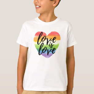 T-shirt L'amour est l'amour  Coeur d'aquarelle arc-en-ciel