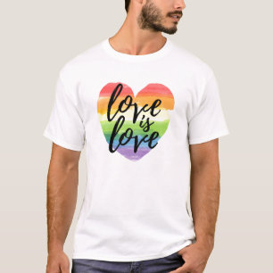 T-shirt L'amour est l'amour Coeur d'aquarelle arc-en-ciel
