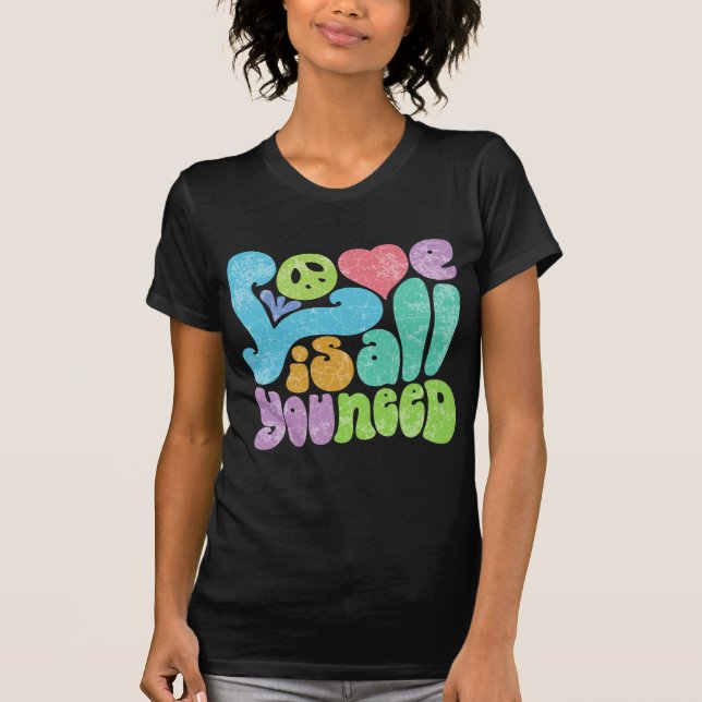 T-shirt L'amour est tout vous le besoin II (Devant)