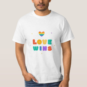 T-shirt L'amour gagne avec un coeur arc en ciel