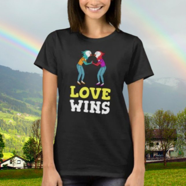 T-shirt L'amour gagne des oiseaux (Créateur téléchargé)