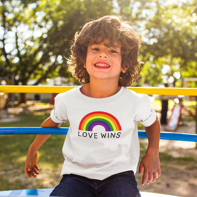 T-shirt L'amour gagne Rainbow Colors LGBTQ Pride Mois (Créateur téléchargé)