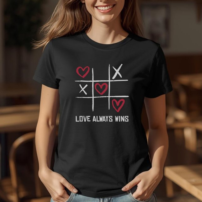 T-shirt L'amour gagne toujours la Saint-Valentin (Créateur téléchargé)