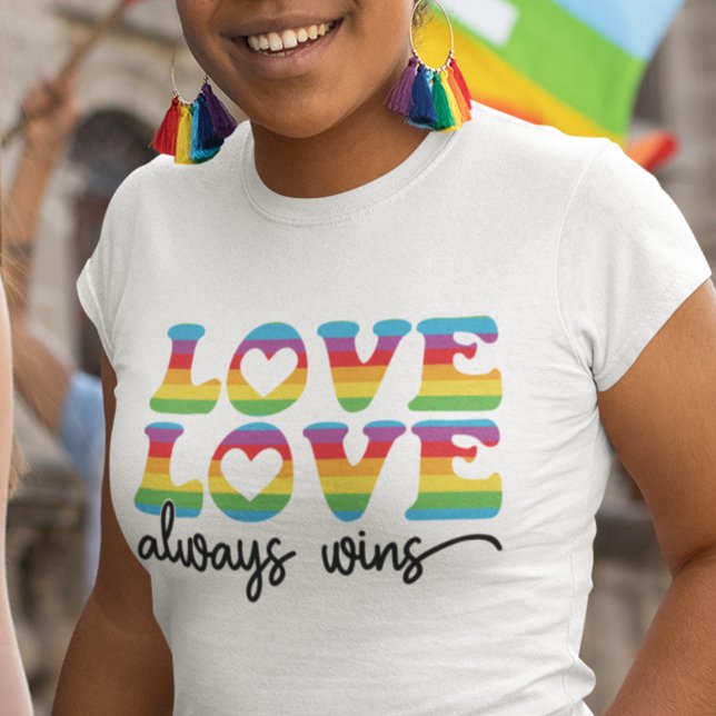 T-shirt L'amour gagne toujours les polices rétro lgbtqia r (Créateur téléchargé)