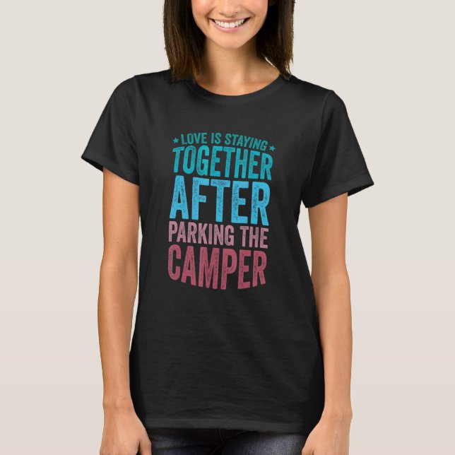 T-shirt L'amour reste ensemble après avoir garé le camping (Devant)