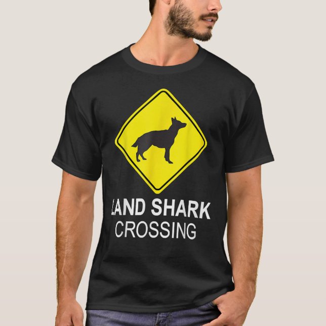 T-shirt Land Shark Crossing drôle berger allemand (Devant)