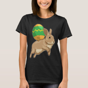 T-shirt Lapin de Pâques montant un œuf de Pâques