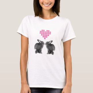 T-shirt Lapins mignons avec le coeur rose de pixel