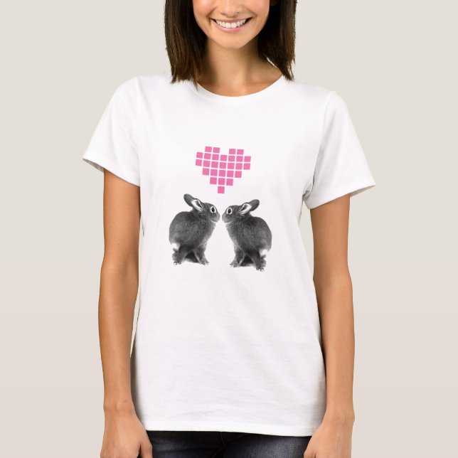 T-shirt Lapins mignons avec le coeur rose de pixel (Devant)