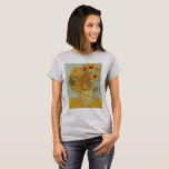 T-shirt L'art des tournesols de Vincent Van Gogh Imprimer<br><div class="desc">Au XIXe siècle, l'artiste néerlandais Vincent van Gogh avait une perspective unique sur le monde, qu'il présentait à travers d'impressionnantes peintures post-impressionnistes. A propos de l'art : LES SOUFFRANCES DE VAN GOGH NE SONT PAS UNE PEINTURE, MAIS DEUX SÉRIES DE PEINTURES. LES ARLES SUNFLOWERS ONT ÉTÉ PEINTS POUR PAUL GAUGUIN....</div>