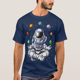 T-shirt L'astronaute Jongle avec des planètes spatiales