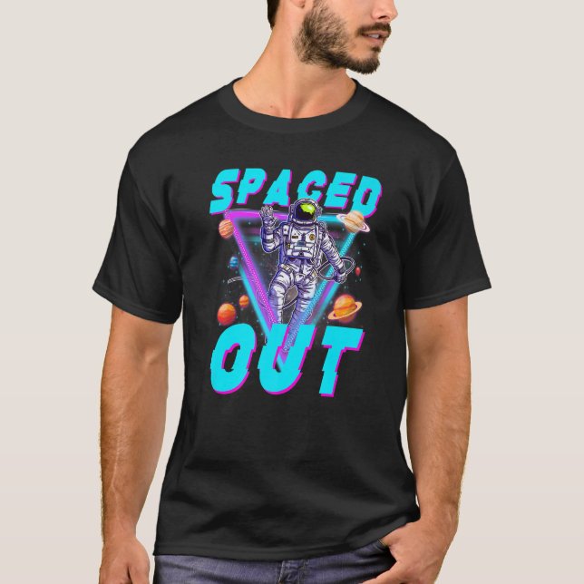 T-shirt L'astronaute Vaporwave A Déployé Un Spa Extérieur  (Devant)