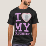T-shirt lavande j'aime ma fille | Fête des pères drôle<br><div class="desc">Créez votre propre lavande I Love My girl Photo Texte sweat - shirt à capuche avec ce modèle de chemise moderne et drôle avec une police serif en dalle cool et une photo personnalisée dans un coeur rouge immense. Ajoutez votre propre photo, votre nom ou tout texte personnalisé. Le t-shirt...</div>
