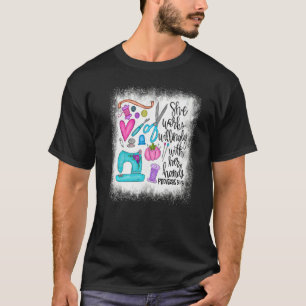 T-shirt Lavée, Elle Travaille Avec Volonté Avec Son Épurat