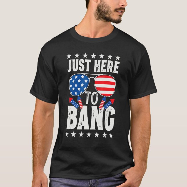T-shirt Le 4 Juillet 4 juillet Je suis juste là pour Bang  (Devant)