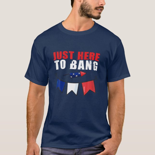 T-shirt Le 4 Juillet 4 juillet Je suis juste là pour Bang (Devant)