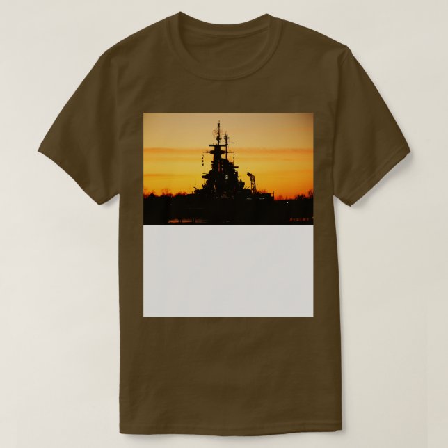 T-shirt Le Bateau À Chaussures Au Coucher Du Soleil (Design devant)