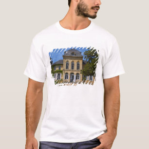 T-shirt Le bâtiment principal du château, rénové par