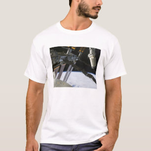T-shirt Le bras de l'effort parmi la stat internationale
