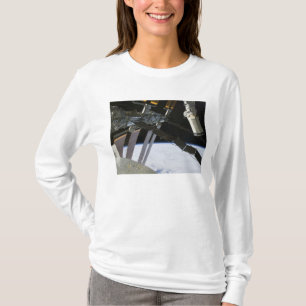 T-shirt Le bras d'Endeavor au milieu de l'État spatial int