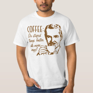 T-shirt Le café font des choses stupides plus rapidement