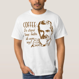 T-shirt Le café font des choses stupides plus rapidement