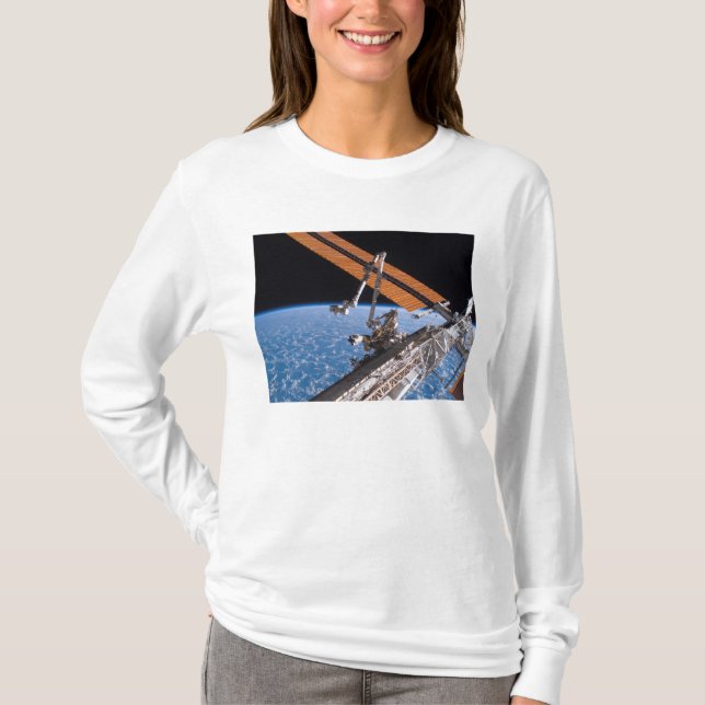 T-shirt Le Canadarm2 et les ailes de panneaux solaires (Devant)