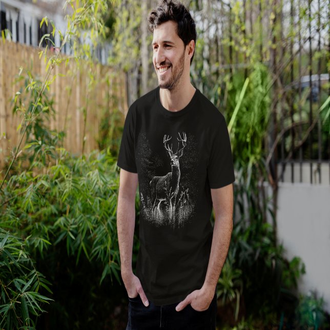 T-shirt Le cerf majestueux en pleine nature - Art noir et  (Créateur téléchargé)