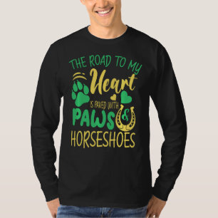T-shirt Le Chemin Vers Mon Coeur Est Pavé Avec Des Paws &