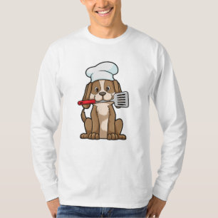 T-shirt Le chien cuisinier avec le casquette et la spatule