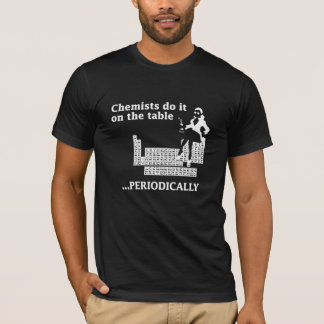 T-SHIRT LE CHIMISTE LE FONT SUR LA TABLE PÉRIODIQUEMENT