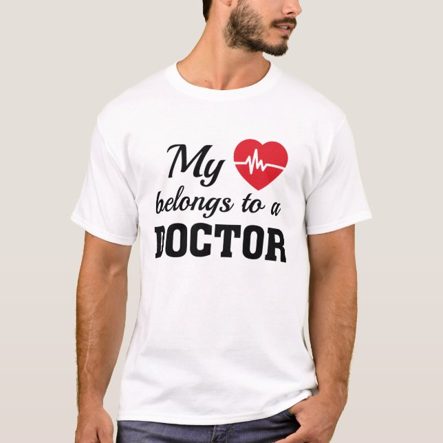 T-shirt Le coeur appartient au docteur (Devant)