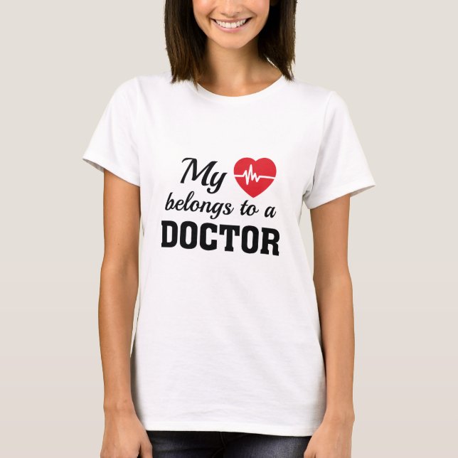 T-shirt Le coeur appartient au docteur (Devant)