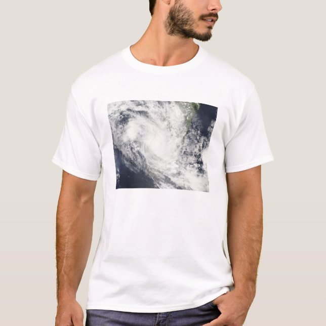 T-shirt Le cyclone tropical Fami survole Madagascar (Devant)