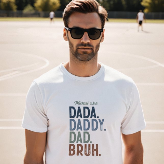 T-shirt Le Dadaïsme personnalisé du père à l'évolution bru ( Celebrate the hilarious evolution of fatherhood with this playful and modern design.)
